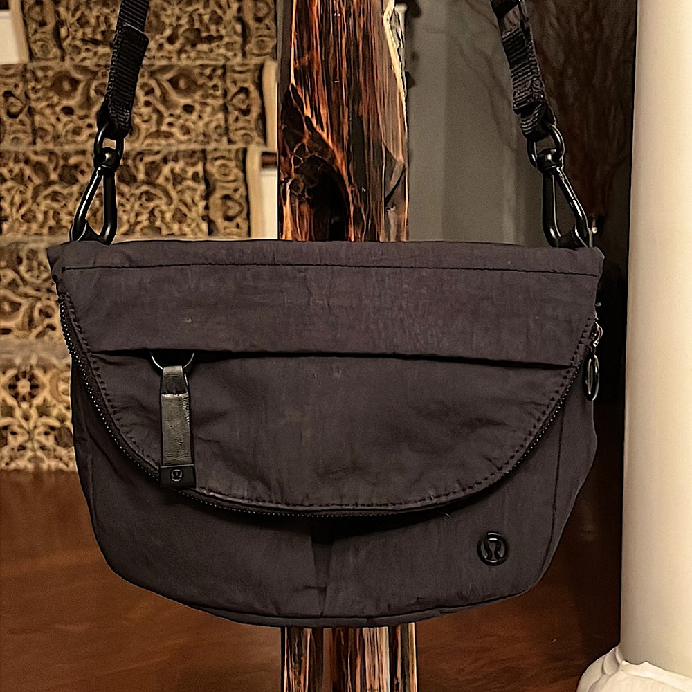 LULULEMON All Night Festival Bag 5L VERY GOOD USED CONDITION